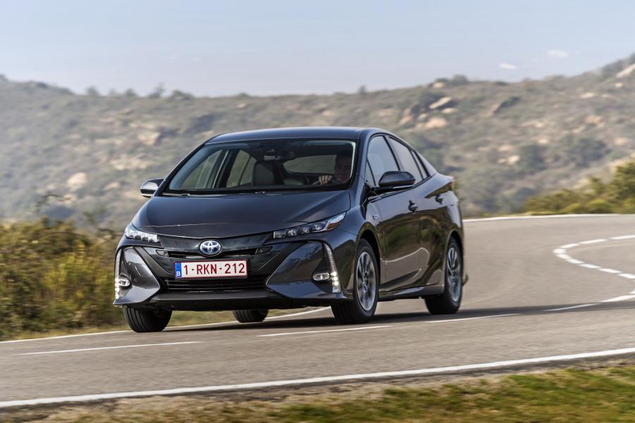  Toyota Prius Plug-in Hybrid 2016 года  (фото 162 из 187)